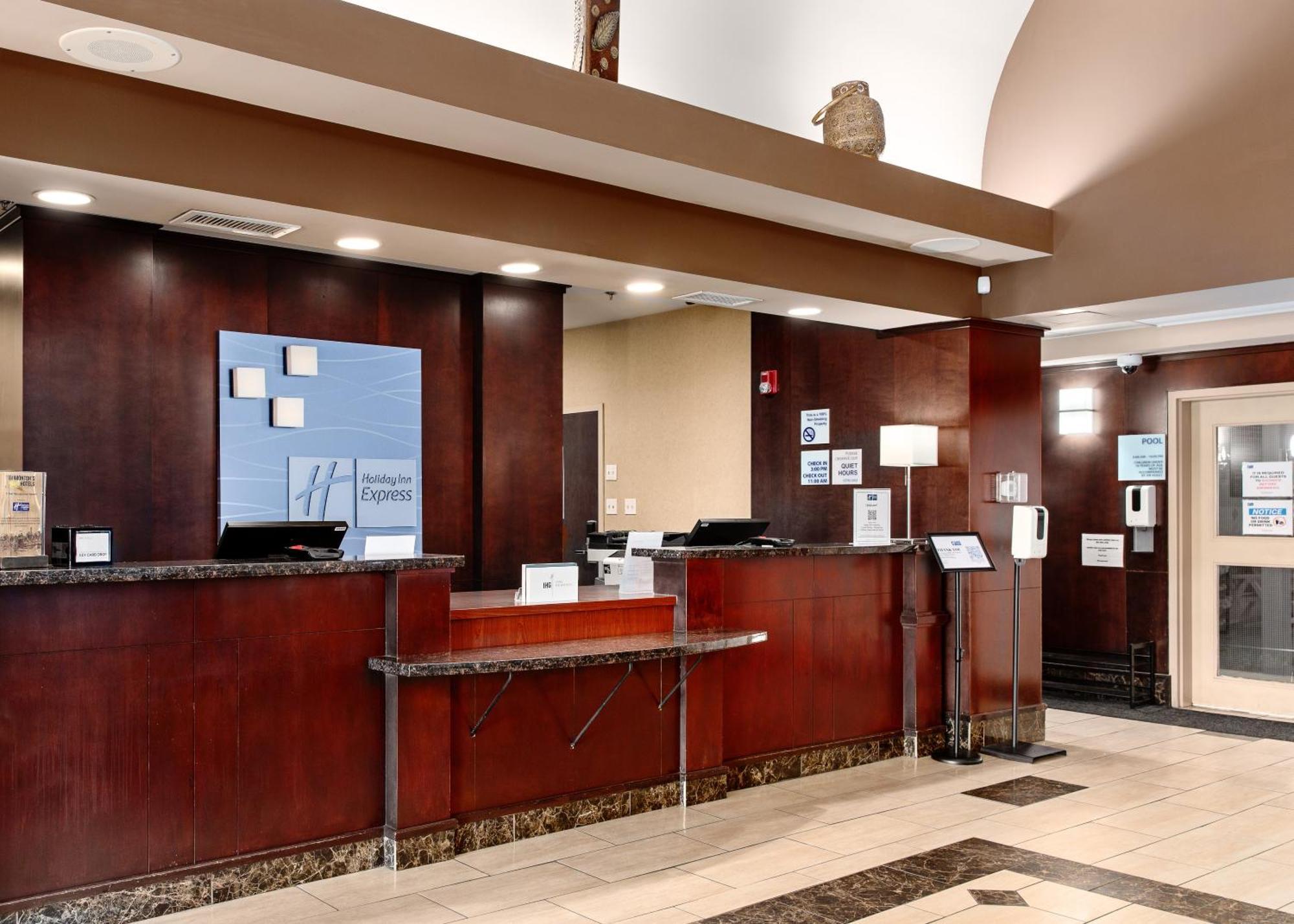 Holiday Inn Express Edmonton North By Ihg Εξωτερικό φωτογραφία